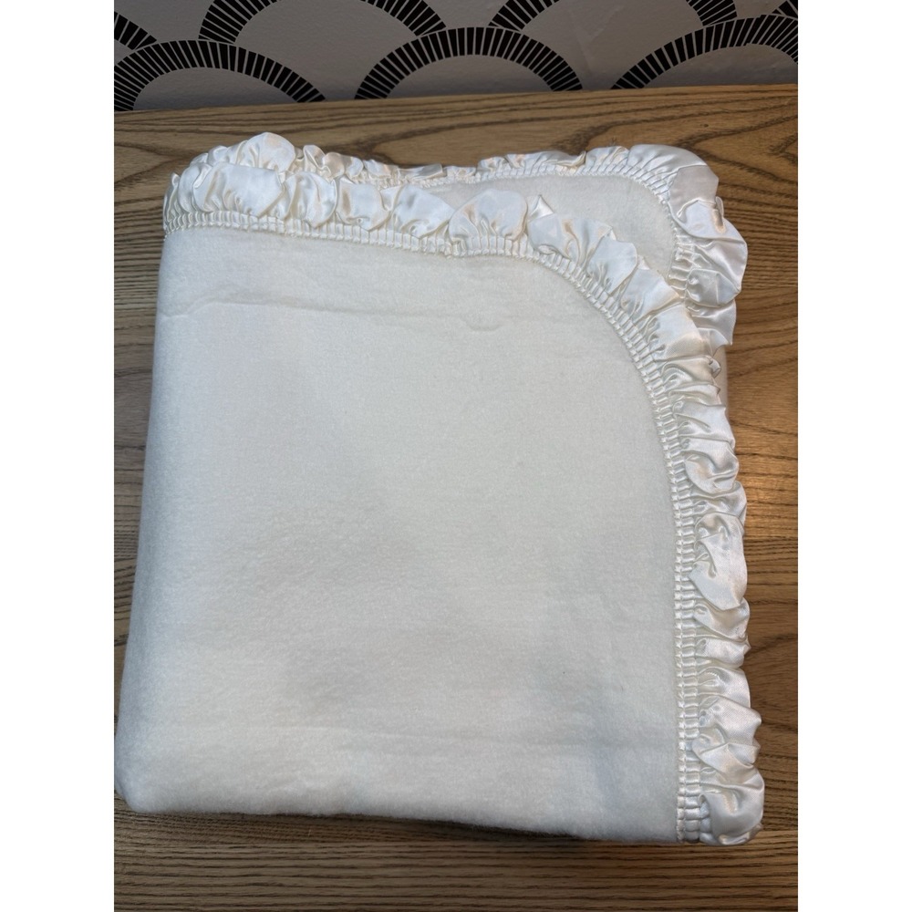 Vintage Genuine Beacon Acrylic Baby Blanket Ruffle Satin Trim White 47x36"